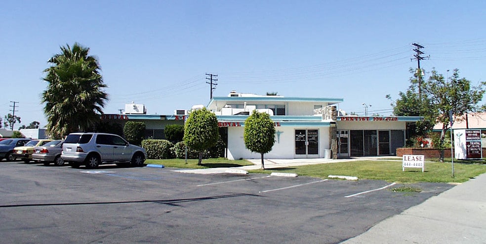 1120 W Warner Ave, Santa Ana, CA à louer - Photo principale – Image 1 sur 1