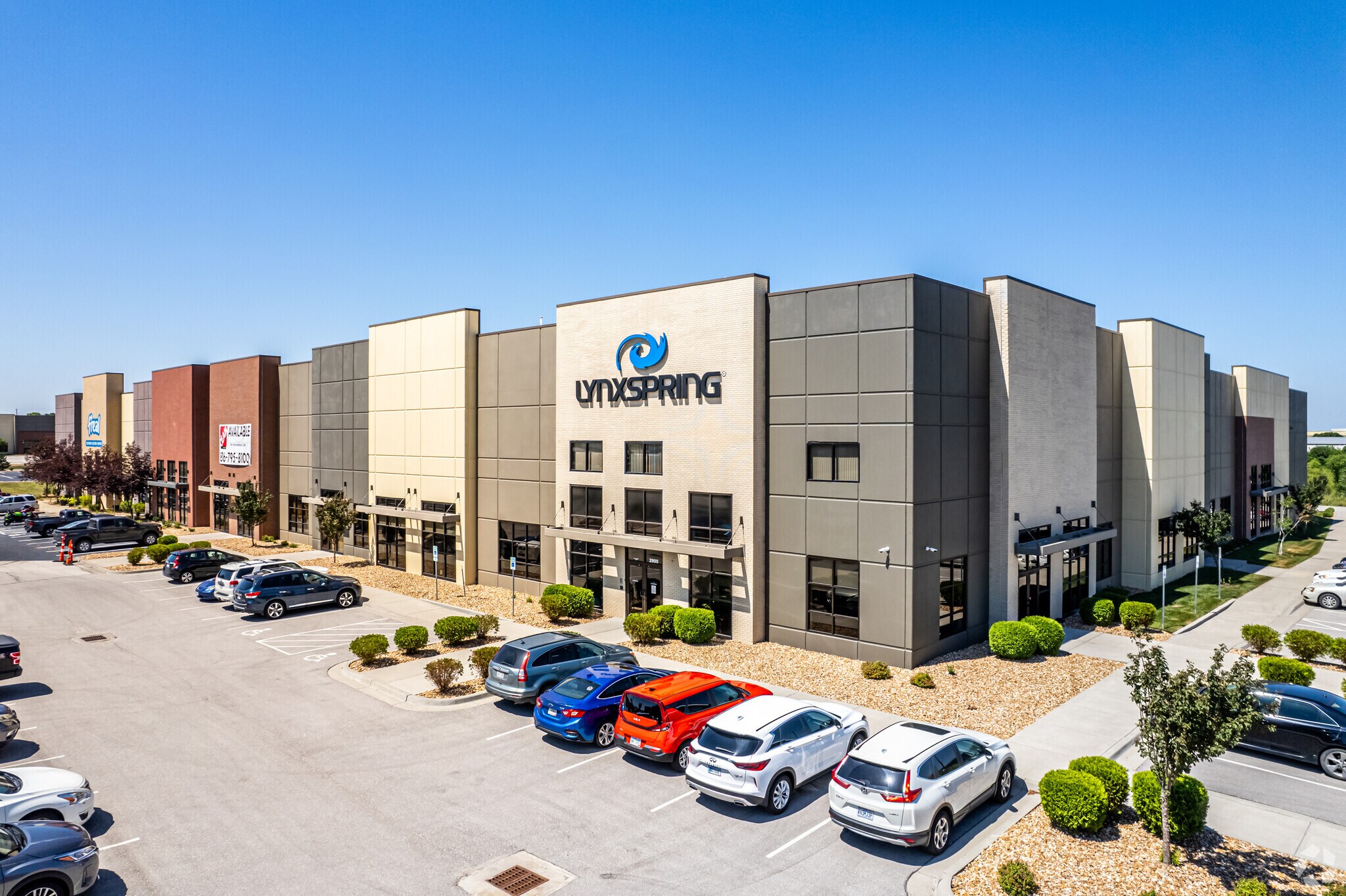 2884-2900 NE Independence Ave, Lee's Summit, MO à louer Photo principale– Image 1 sur 9