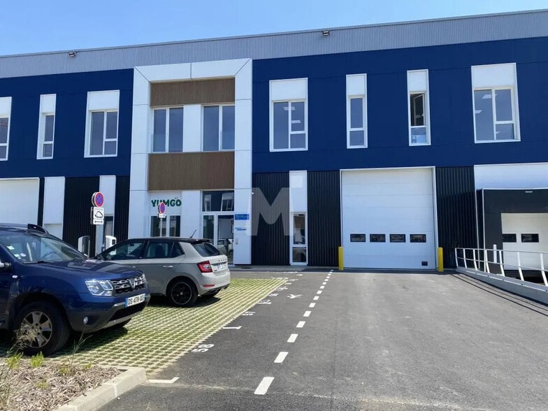 Bureau dans Moissy-Cramayel à louer - Photo de l’immeuble – Image 2 sur 17