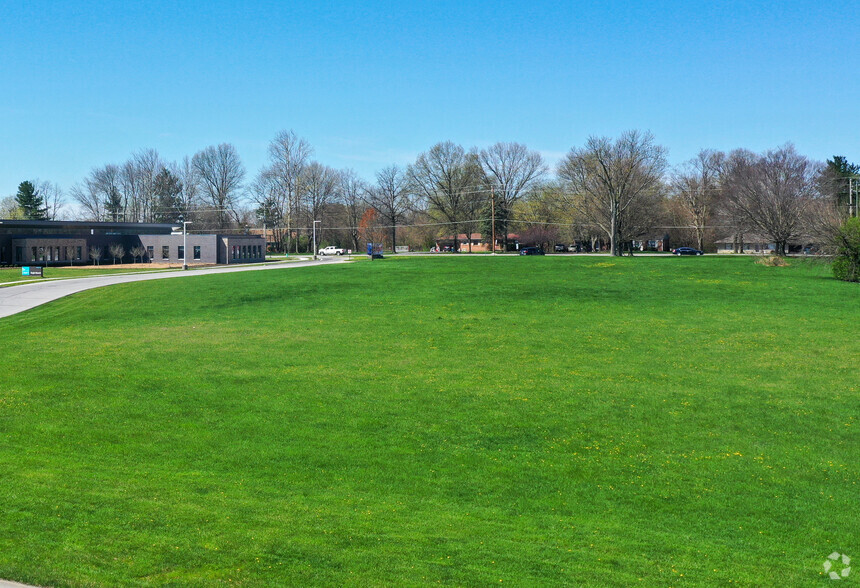 5349 W Pike Plaza Rd, Indianapolis, IN à vendre - Photo principale – Image 1 sur 6