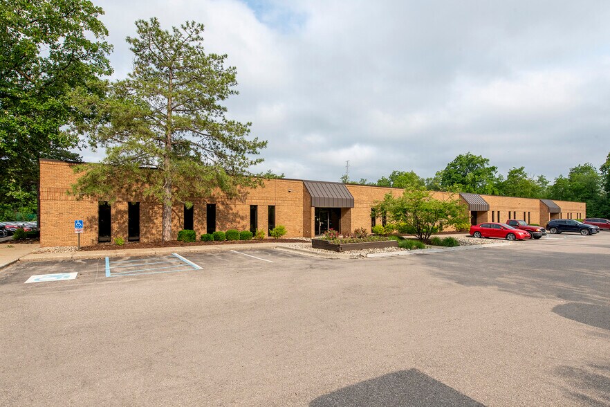 1200-1250 Eisenhower Pl, Ann Arbor, MI à louer - Photo de l’immeuble – Image 2 sur 2