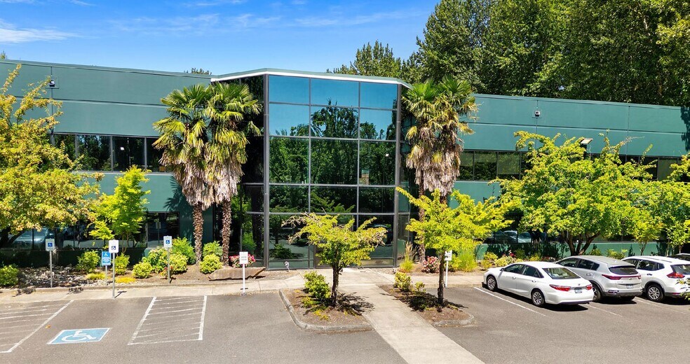 16427 NE Airport Way, Portland, OR à louer - Photo de l’immeuble – Image 1 sur 10