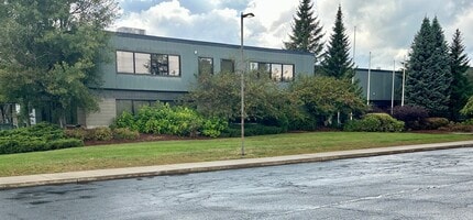 115 Catamount Dr, Milton, VT à louer Photo de l’immeuble– Image 2 sur 3