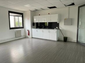 Local d’activités dans Cergy à louer Photo intérieure– Image 1 sur 4
