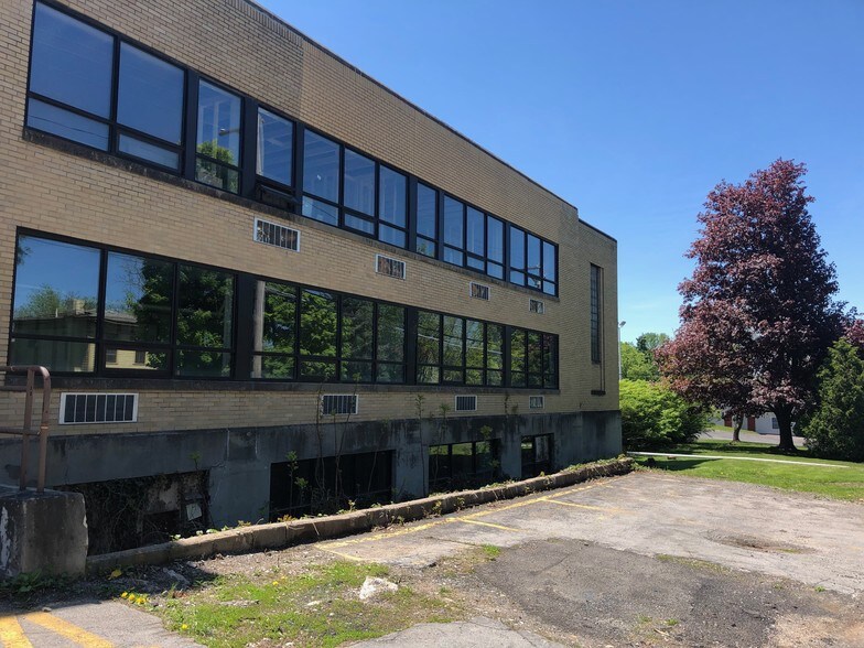 400 Clinton St, Fayetteville, NY à louer - Photo de l’immeuble – Image 2 sur 12