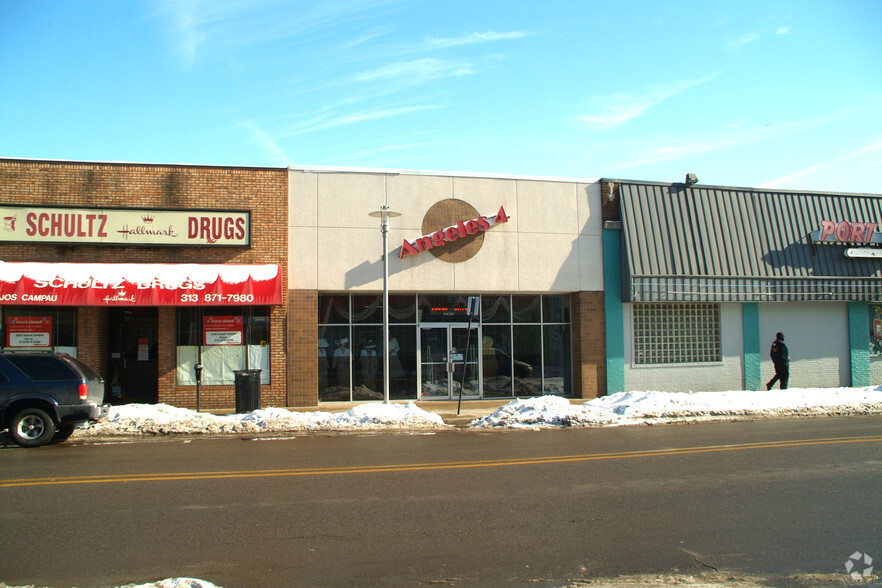 9430-9446 Joseph Campau St, Hamtramck, MI à louer - Photo de l’immeuble – Image 3 sur 4