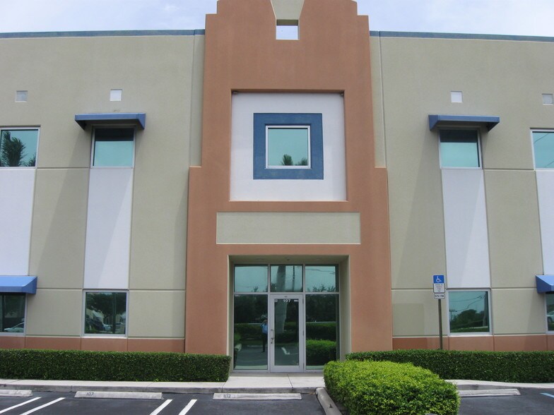 755 NW 17th Ave, Delray Beach, FL à louer - Photo de l’immeuble – Image 3 sur 24