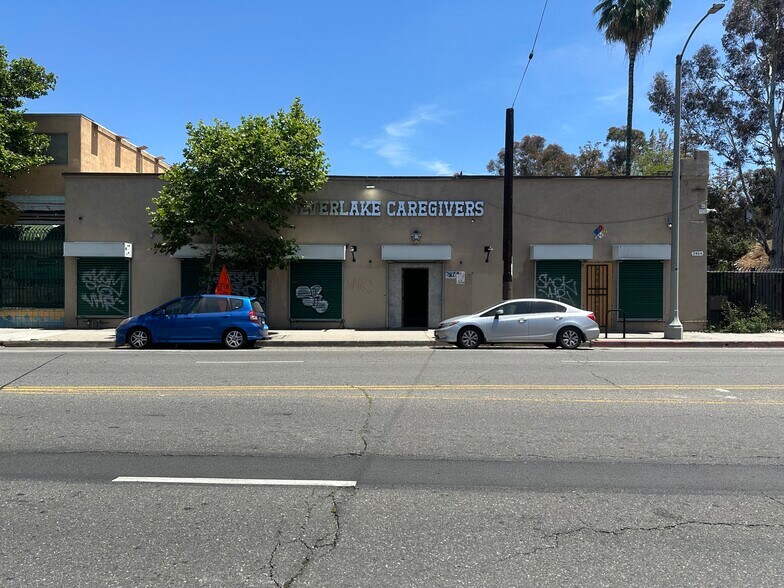 2464-2466 Fletcher Dr, Los Angeles, CA à louer - Photo de l’immeuble – Image 1 sur 15