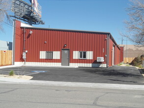1267 E 7th St, Reno, NV à louer Photo de l’immeuble– Image 1 sur 8