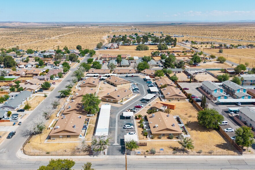 11200 Chamberlaine Way, Adelanto, CA à vendre - Photo de l’immeuble – Image 2 sur 15