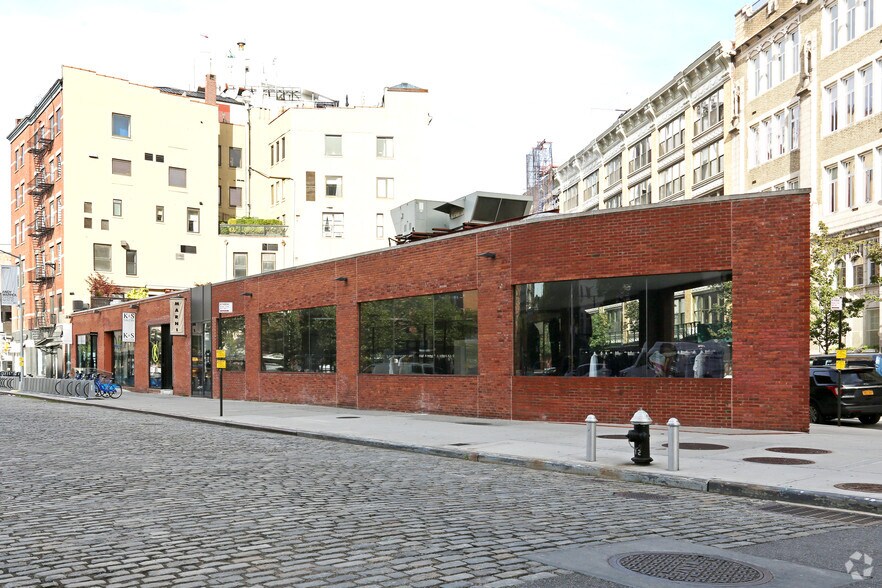 332 W 13th St, New York, NY à louer - Photo de l’immeuble – Image 2 sur 4