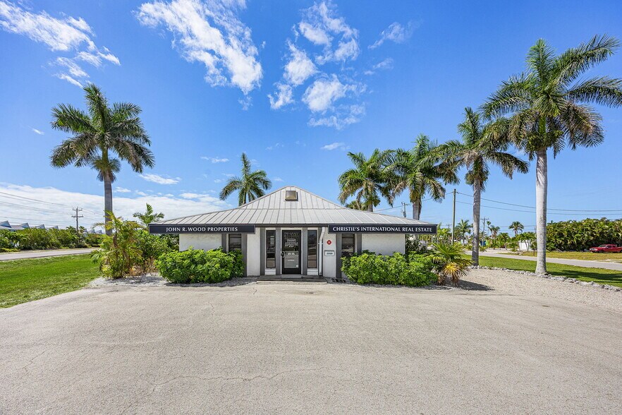 2959 Oleander St, Saint James City, FL à vendre - Photo de l’immeuble – Image 3 sur 32