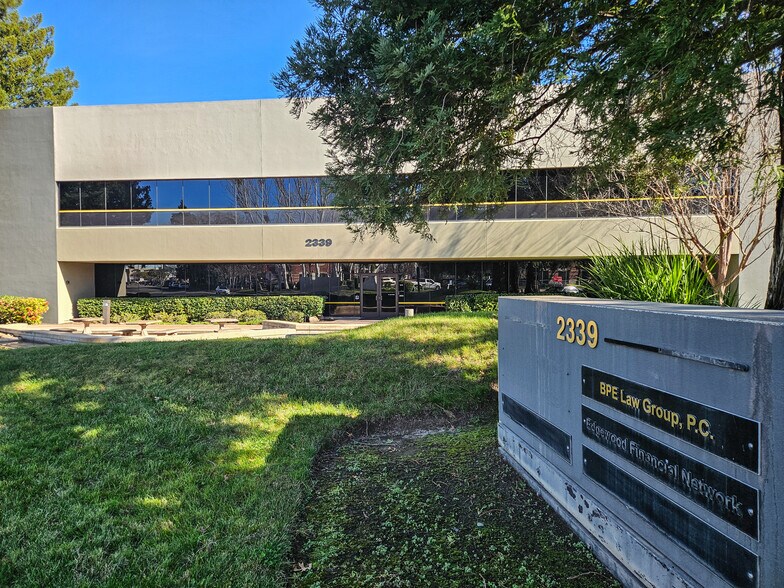 2339 Gold Meadow Way, Gold River, CA à vendre - Photo de l’immeuble – Image 2 sur 5