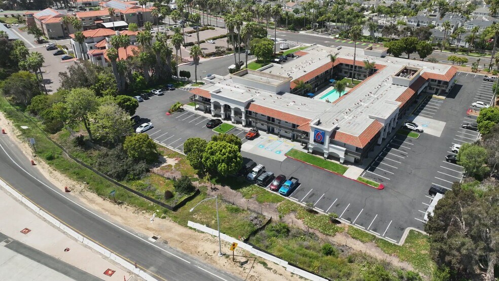 750 Raintree Dr, Carlsbad, CA à vendre - Vidéo sur l’annonce professionnelle – Image 2 sur 53