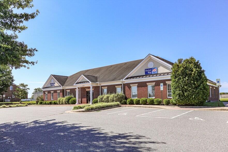 3310 Shannon Park Dr, Fredericksburg, VA à vendre - Photo de l’immeuble – Image 3 sur 39