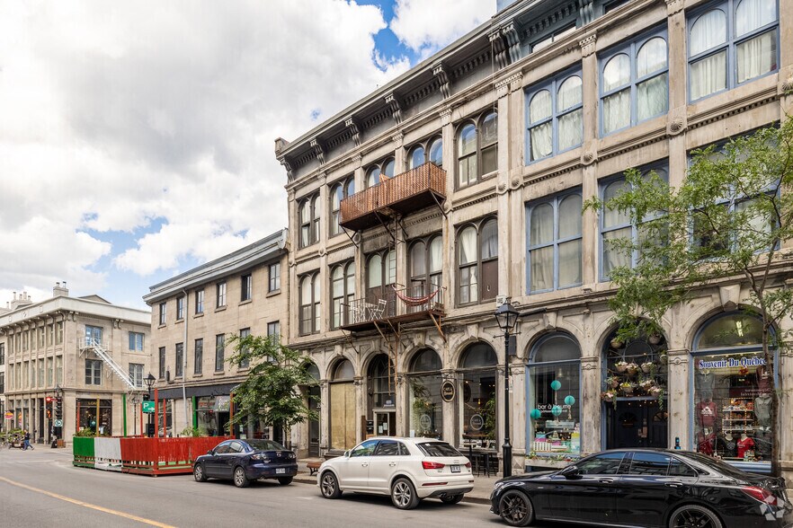 350 Rue Notre-Dame E, Montréal, QC à vendre - Photo principale – Image 1 sur 3