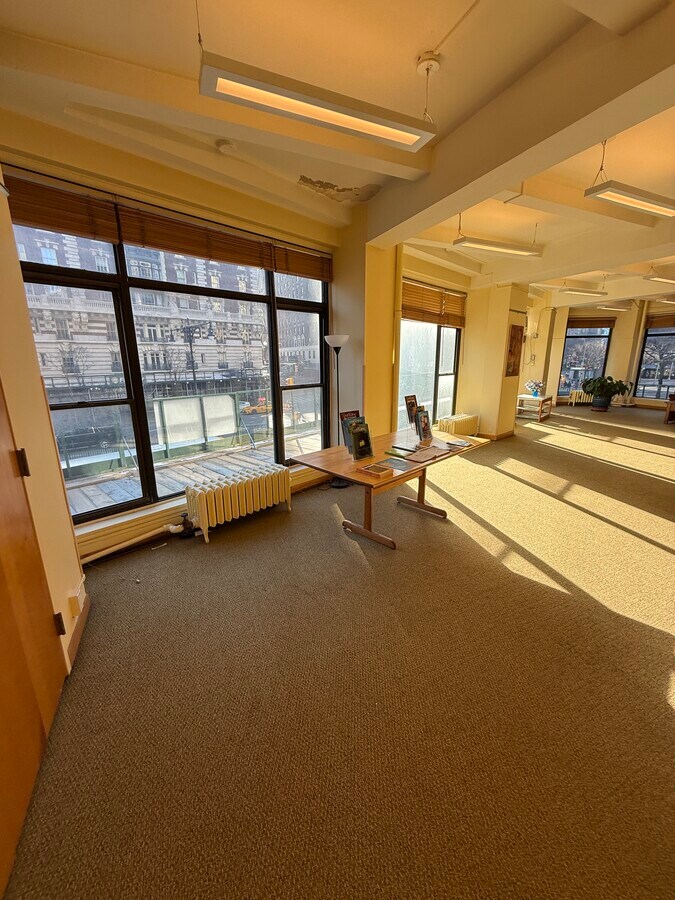 2061-2065 Broadway, New York, NY 10023 - Lot Entire - - Photo intérieure - Image 1 of 12