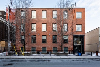 102 Atlantic Ave, Toronto, ON à louer Photo de l’immeuble– Image 2 sur 4
