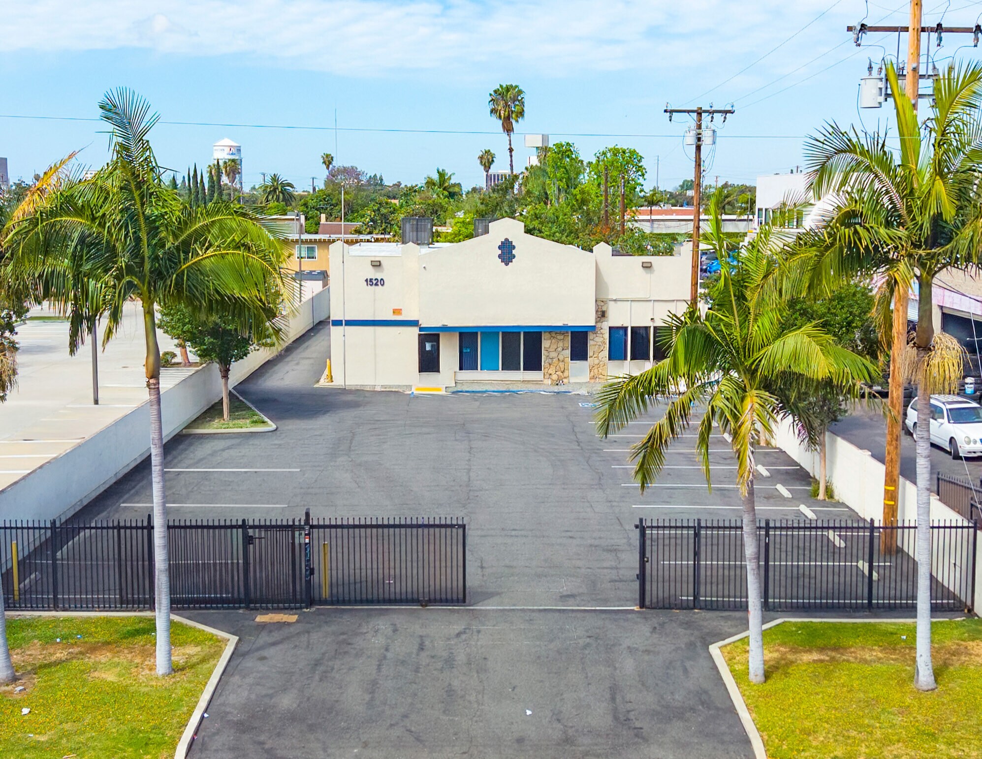 1520 N Grand Ave, Santa Ana, CA à louer Photo principale– Image 1 sur 6