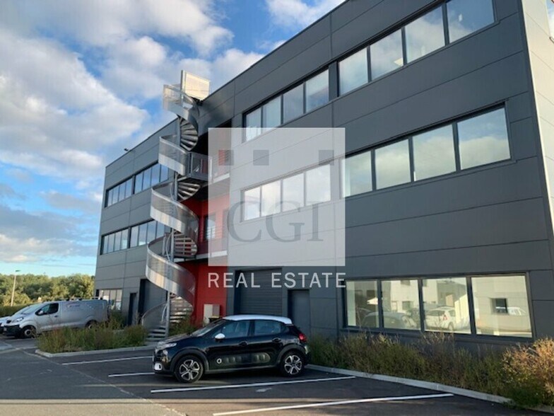 Bureau dans Chasse-sur-Rhône à louer - Photo de l’immeuble – Image 1 sur 10