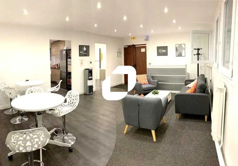 Bureau dans Issy-les-Moulineaux à vendre - Photo de l’immeuble – Image 2 sur 12