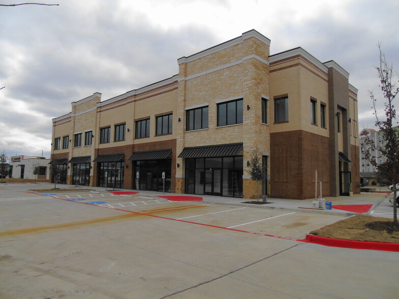 2670 Lake Vista Dr, Lewisville, TX à louer - Photo de l’immeuble – Image 2 sur 3