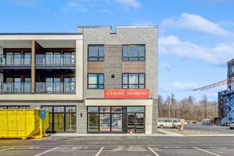 689 Boul Saint-Jean-Baptiste, Mercier, QC à louer Photo de l’immeuble– Image 1 sur 9