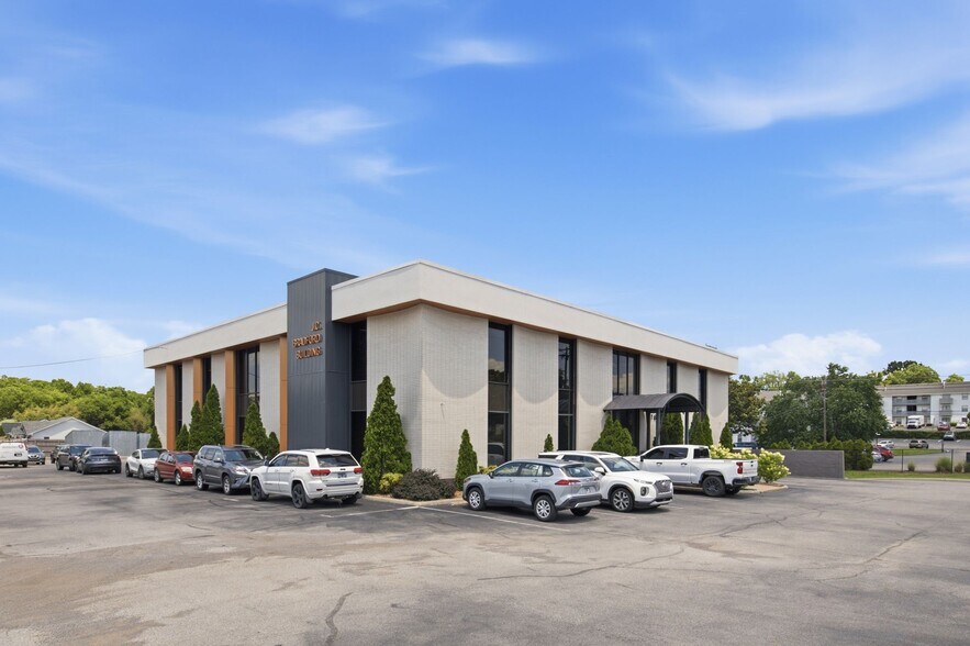 176 Thompson Ln, Nashville, TN à vendre - Photo de l’immeuble – Image 2 sur 15