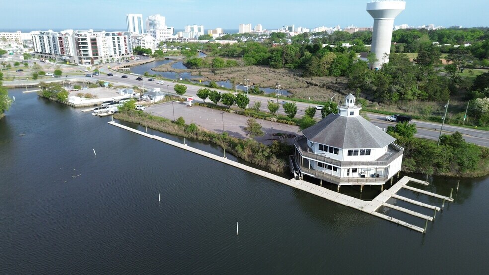800 Laskin Rd, Virginia Beach, VA à vendre - Photo de l’immeuble – Image 2 sur 7