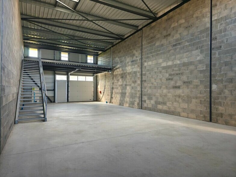 Local d'activités dans Ustaritz à vendre - Photo intérieure – Image 2 sur 5