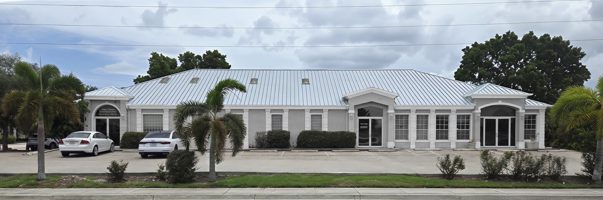 331 Cape Coral Pky W, Cape Coral, FL à louer Photo de l’immeuble– Image 1 sur 6