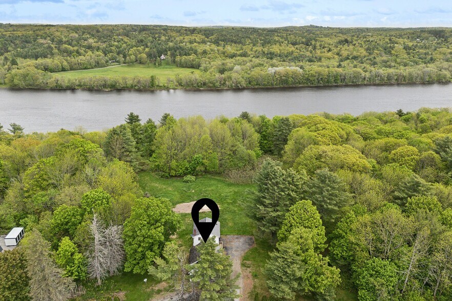 705 Maine Ave, Farmingdale, ME à vendre - Photo de l’immeuble – Image 3 sur 20