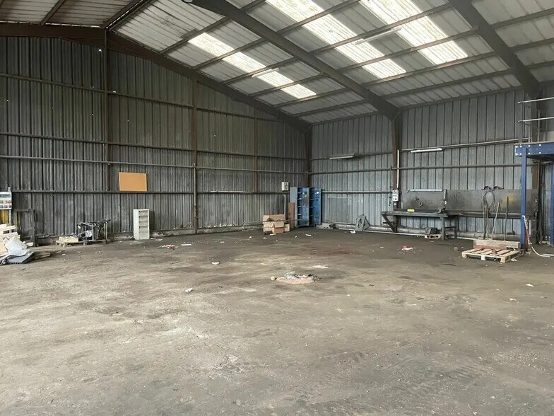 Local d'activités dans Landivisiau à vendre - Photo de l’immeuble – Image 3 sur 4