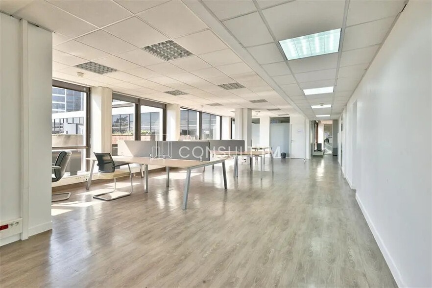 Bureau dans Saint-Cloud à vendre - Photo de l’immeuble – Image 1 sur 6