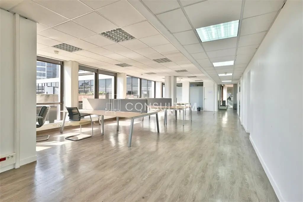 Bureau dans Saint-Cloud à vendre Photo de l’immeuble– Image 1 sur 7