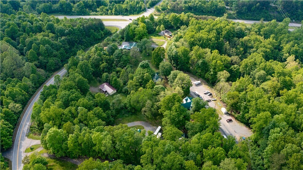 211 Oscar White rd, Lansing, WV à vendre - Photo de l’immeuble – Image 2 sur 97