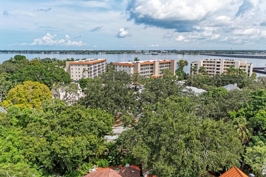 1533 1st Avenue Dr W, Bradenton, FL à vendre - Photo de l’immeuble – Image 2 sur 54