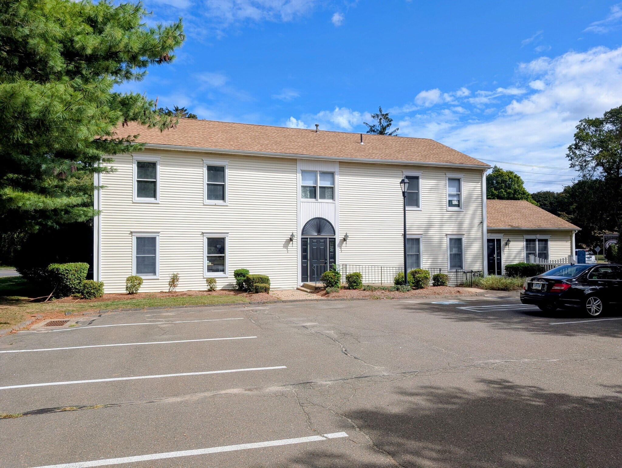 3190 Whitney Ave, Hamden, CT à louer Photo de l’immeuble– Image 1 sur 2