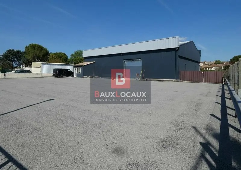 Local d’activités dans Saint-Hilaire-de-Brethmas à louer - Photo de l’immeuble – Image 2 sur 6