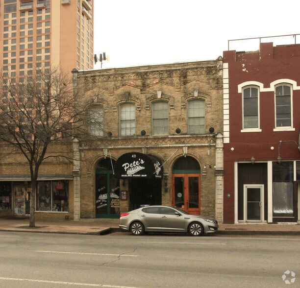 421 E 6th St, Austin, TX à louer - Photo de l’immeuble – Image 3 sur 6