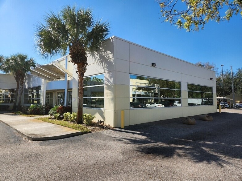 8818 Commodity Cir, Orlando, FL à louer - Photo de l’immeuble – Image 2 sur 6