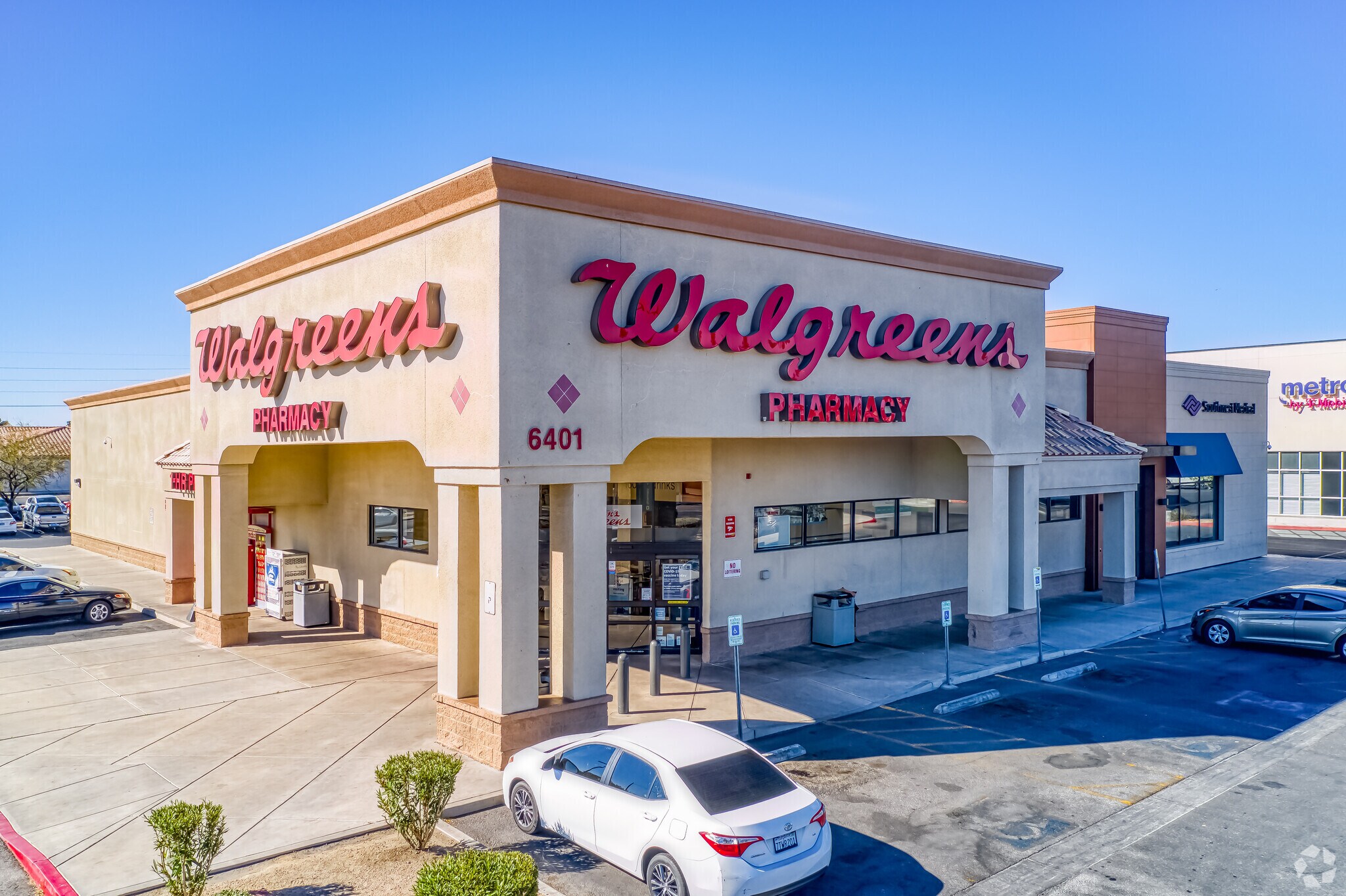 6401 W Charleston Blvd, Las Vegas, NV à louer Photo principale– Image 1 sur 17