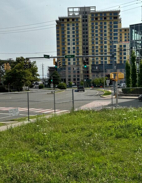 495-519 Pacific st, Stamford, CT à vendre - Photo de l’immeuble – Image 3 sur 21