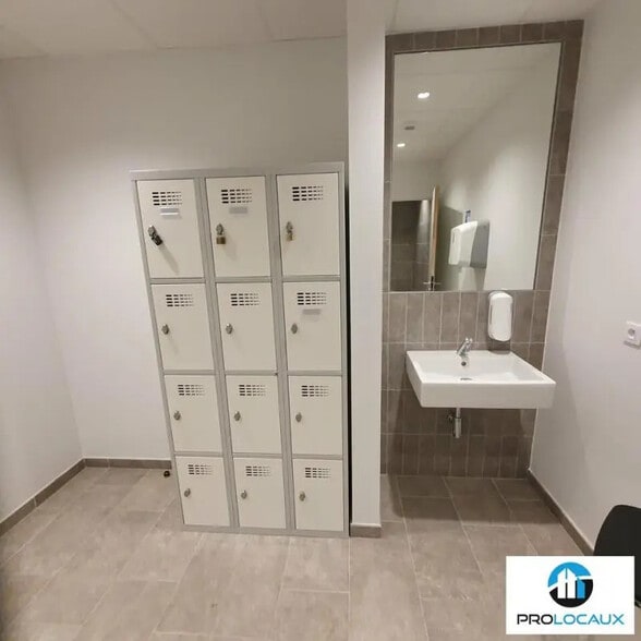 Bureau dans Grenoble à louer - Photo de l’immeuble – Image 3 sur 12