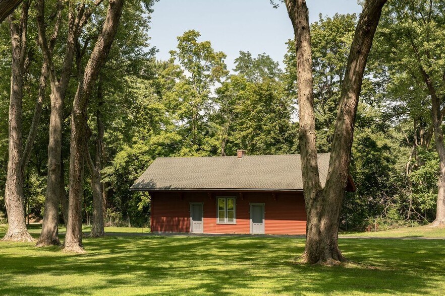 33 Maple Ave, Claverack, NY à vendre - Photo de l’immeuble – Image 2 sur 24