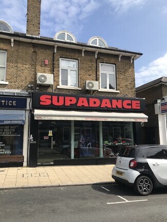 Plus de détails pour 159 Queens Rd, Buckhurst Hill - Local commercial à louer