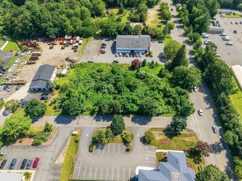 433 Faunce Corner Rd, Dartmouth, MA à vendre - Photo de l’immeuble – Image 2 sur 13