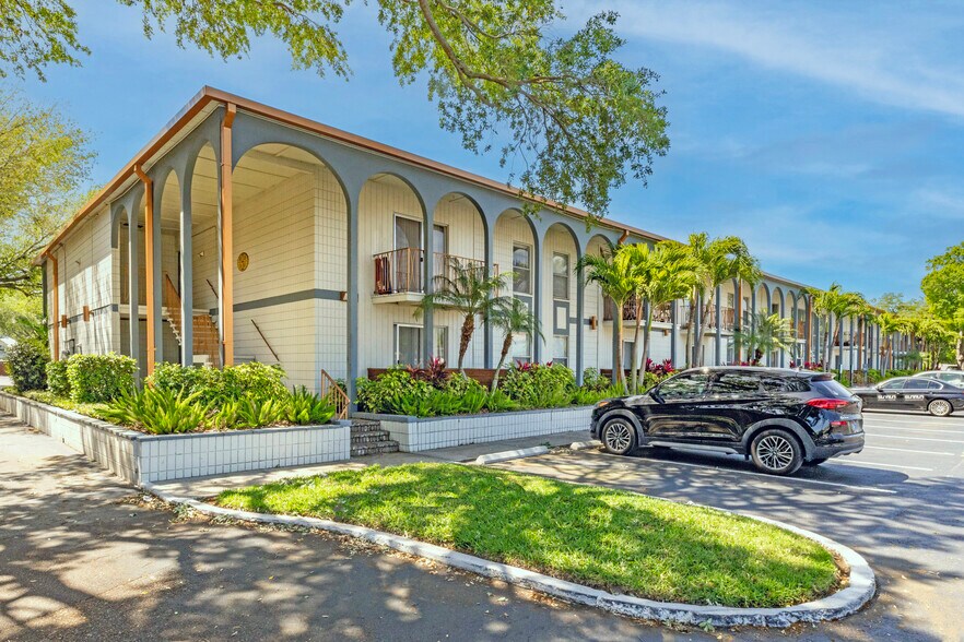 4350 W Kennedy Blvd, Tampa, FL à vendre - Photo de l’immeuble – Image 2 sur 37