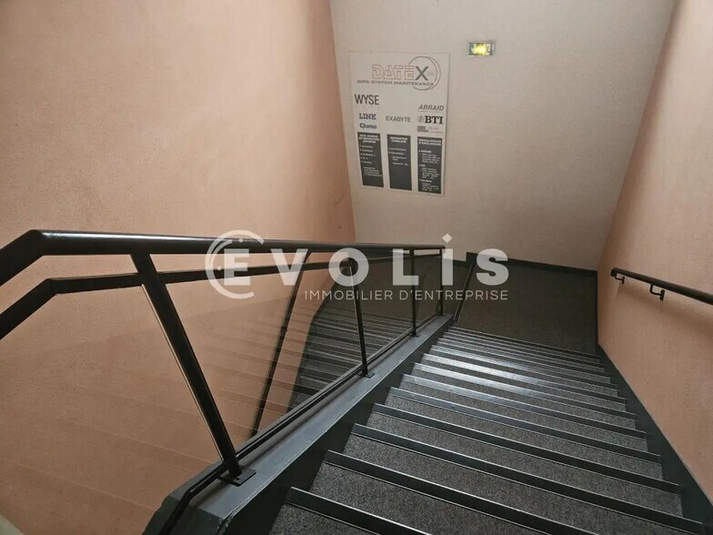 Bureau dans Villejust à louer - Photo intérieure – Image 3 sur 8