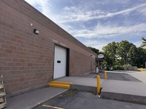 366 N Front St, Belleville, ON à louer Photo de l’immeuble– Image 2 sur 2